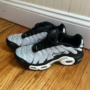 Nike Air Max Plus Low Black Metallic Silver KIDS